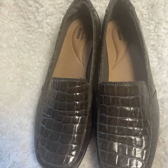 Clarks synthetic patent olive green crocs print Loafers rubber soles SZ12W - Picture 8 of 10